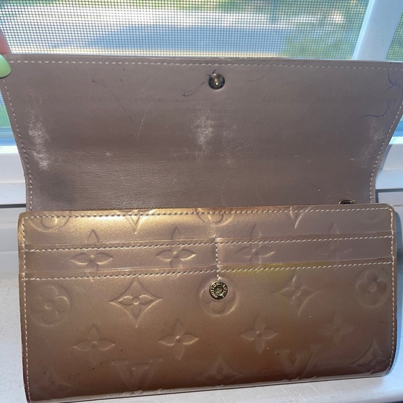 💰SOLD 💰100% Authentic Louis Vuitton Vernis Leather Gold Sarah Long Wallet - Picture 2 of 6